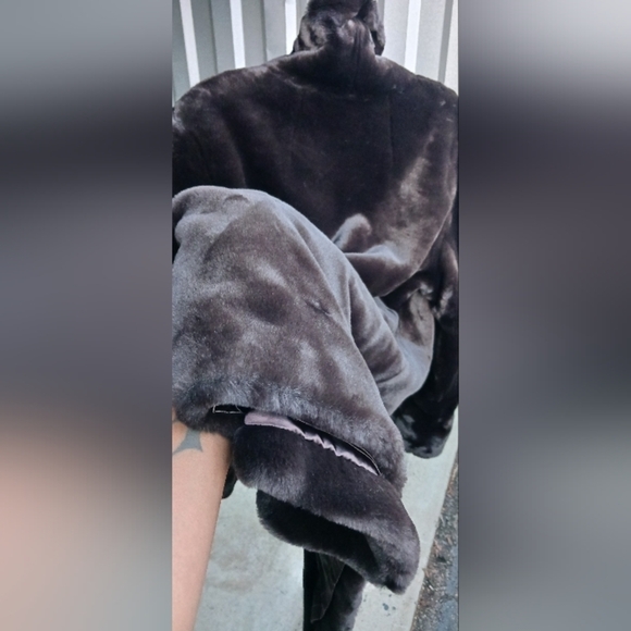 Beautiful Brown faux fur coat - Picture 11 of 12